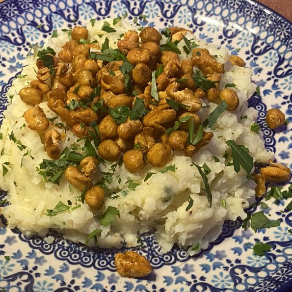 Stamppot pastinaak met geroosterde peulvruchten