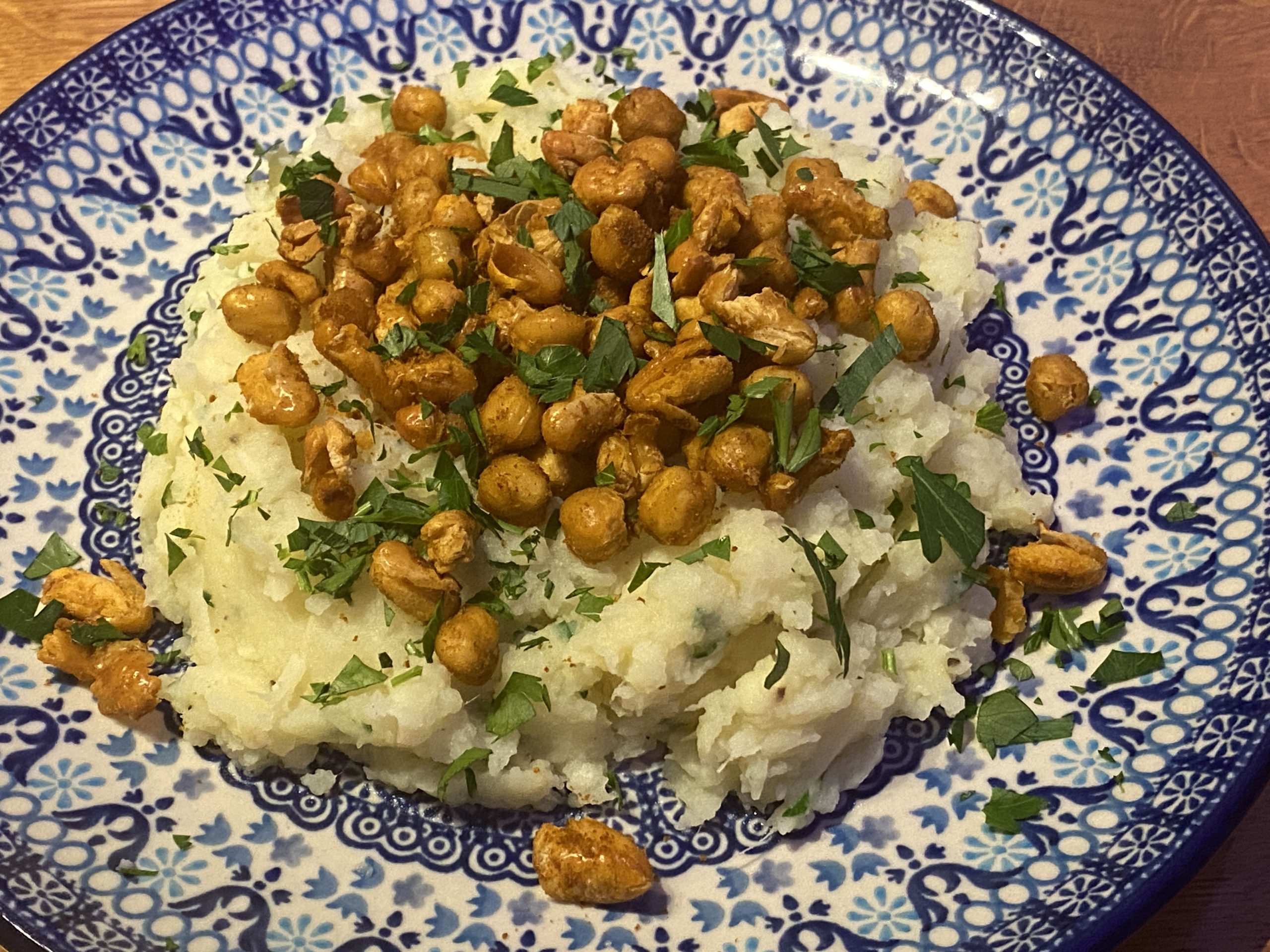 Stamppot pastinaak met geroosterde peulvruchten