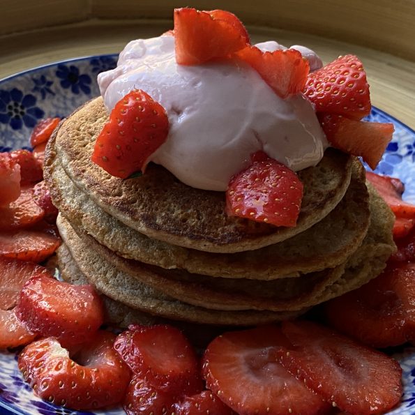 american pancakes met aardbeien