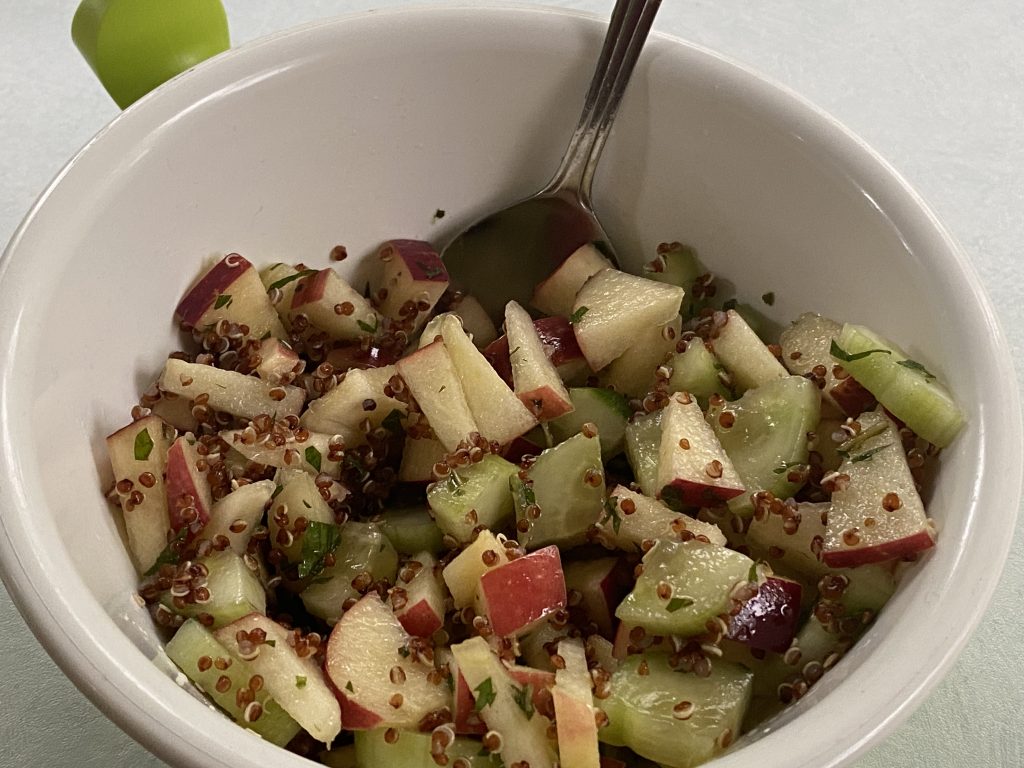 Appel-komkommersalade met quinoa