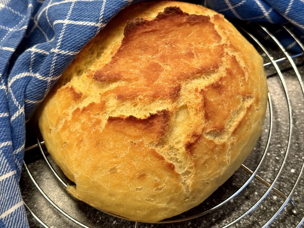 No knead bread: op het rooster om af te koelen