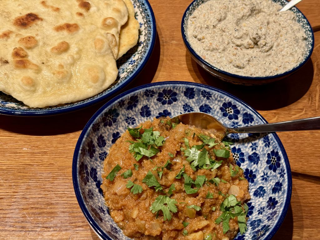 Pav bhaji, naan en kokos-knoflookchutney