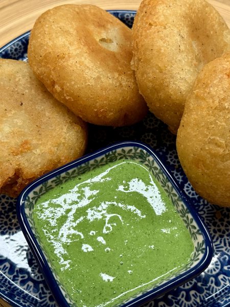 Met chana dal gevulde aloo tikki